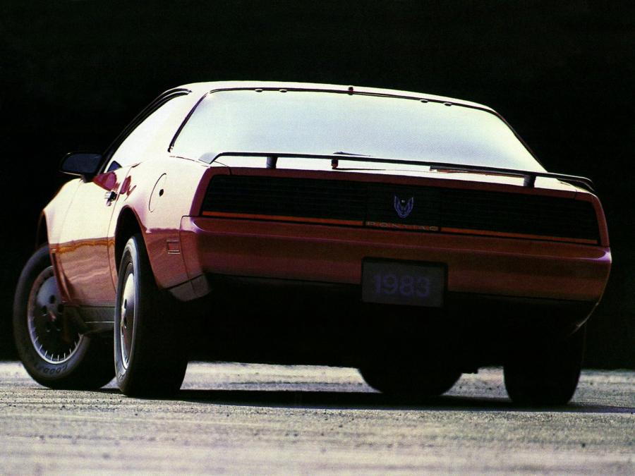  Pontiac Firebird Trans Am 1983 года  (фото 7 из 22)